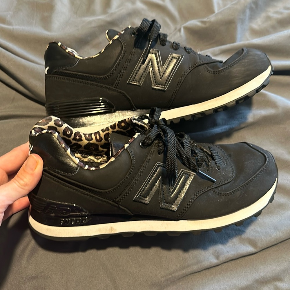 Women’s new balance black shoes size 8
